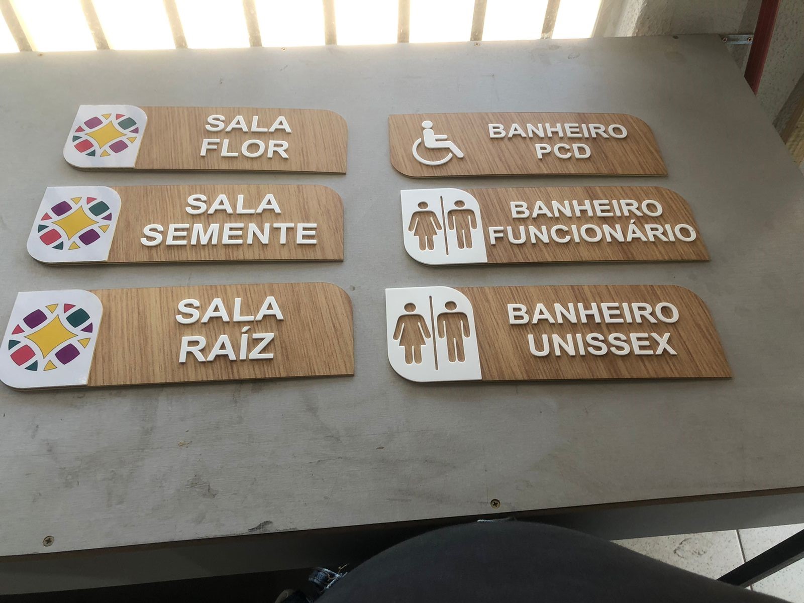 Placa de Porta Premium em Alto Relevo 3D – Identificação de Ambiente - Placas de Porta - Laser Link